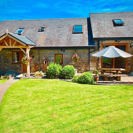 Bed and Breakfast Beudy Bach Cross Hands Екстер'єр фото