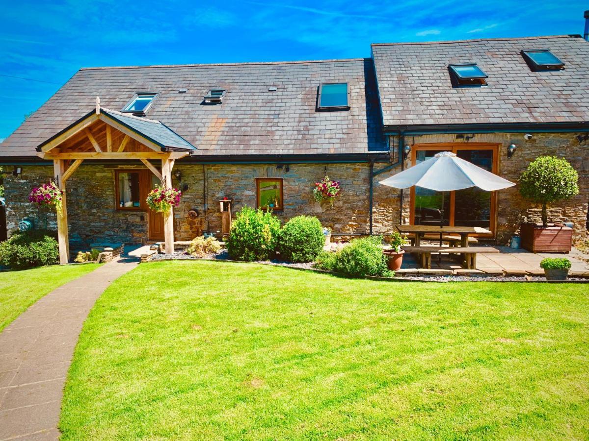 Bed and Breakfast Beudy Bach Cross Hands Екстер'єр фото