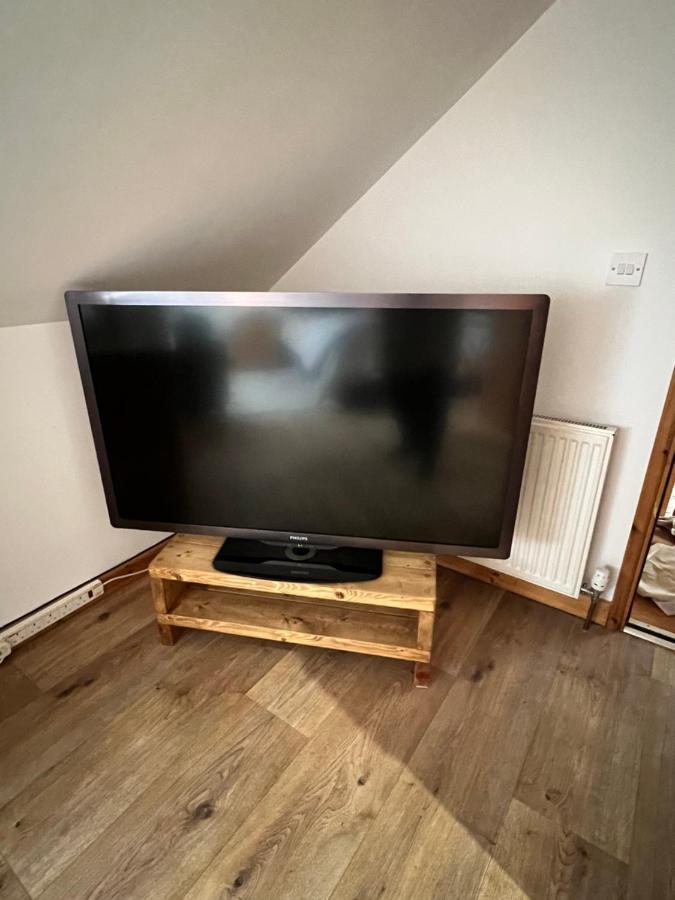 Bed and Breakfast Beudy Bach Cross Hands Екстер'єр фото
