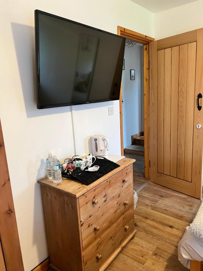 Bed and Breakfast Beudy Bach Cross Hands Екстер'єр фото