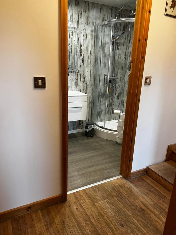 Bed and Breakfast Beudy Bach Cross Hands Екстер'єр фото