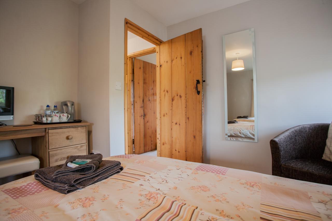 Bed and Breakfast Beudy Bach Cross Hands Екстер'єр фото
