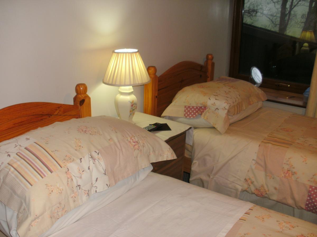 Bed and Breakfast Beudy Bach Cross Hands Екстер'єр фото